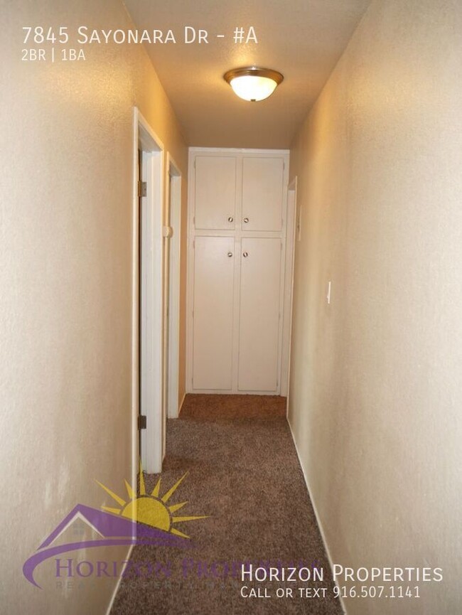 Building Photo - 2 Bed 1 Bath Remodeled Fourplex Unit - Cit...