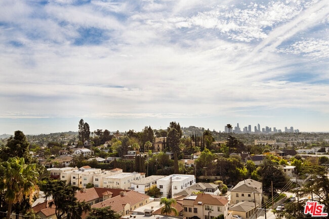 Building Photo - 4411 Los Feliz Blvd