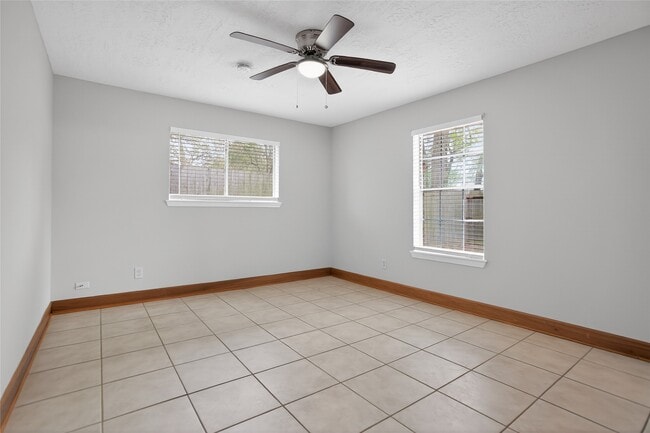 Building Photo - 601 Chateau Woods Pkwy Dr