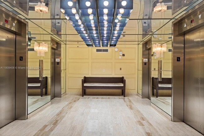 Building Photo - 4101 Pine Tree Dr