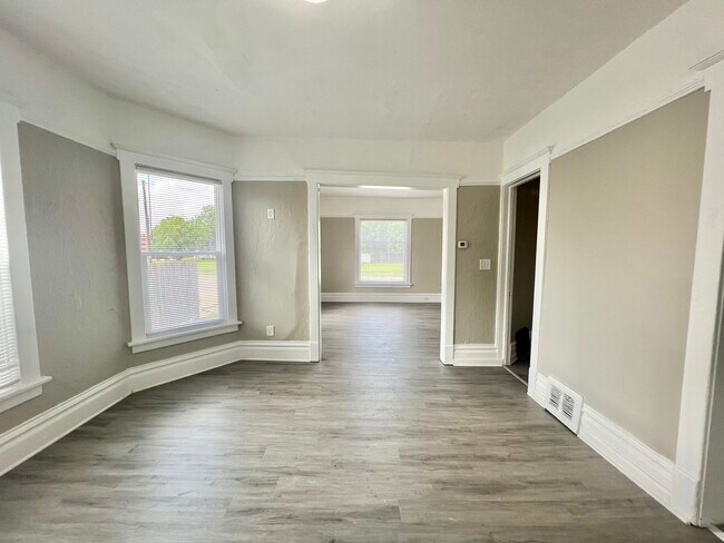 Building Photo - 812 Woodward Ave