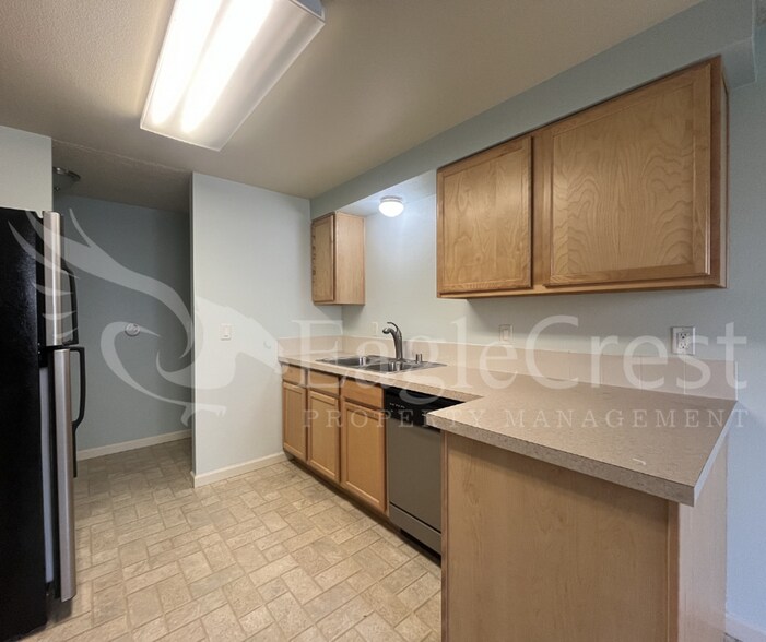 Building Photo - Availability at the Vineyards! 2 Bedroom 2 Bath ~ 2nd Floor Apartment **$200.00 Off 2nd Months Re...