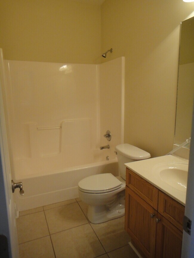 Building Photo - MillCreek Townhome Available in July!