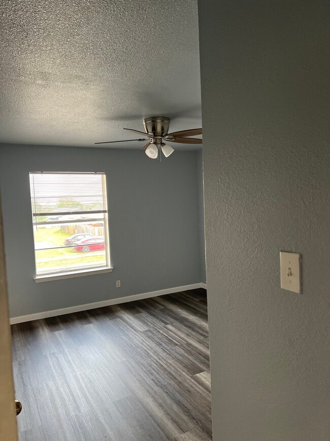 Building Photo - 1302 Quail Cir