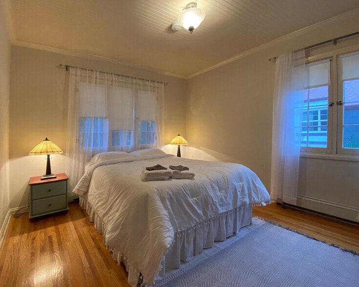 Bedroom with queen bed - 1303 Chipeta Ave