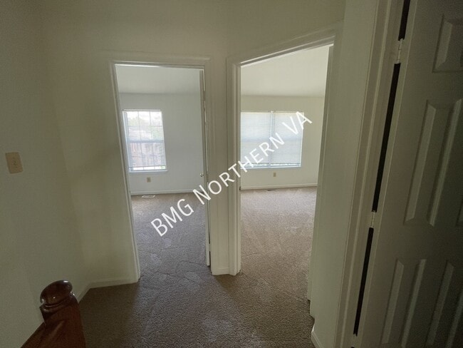 Building Photo - 865 Tall Oaks Square