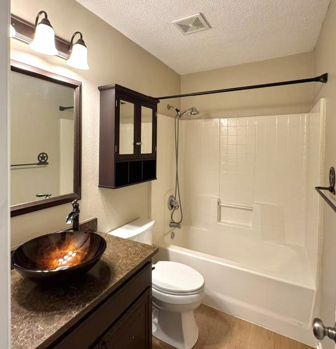 Bathroom 2 - 1606 Tyler Ter