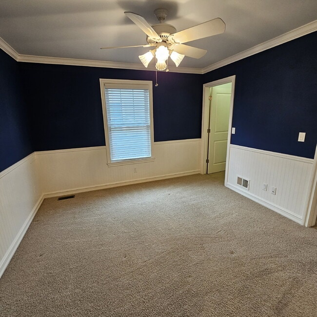 Building Photo - 3 Bedroom, 2.5 Bath Townhome Near Lake St. Clair with Finished Basement, Attached Oversized 2 Car...