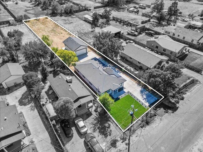 Building Photo - 4BR Home on 0.35-Acre Lot | Owned Solar