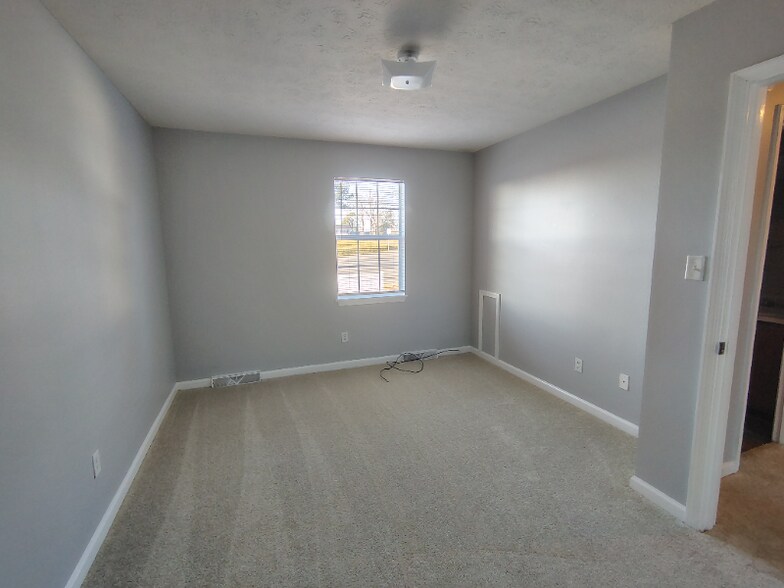 Building Photo - 9 Fonda Dr