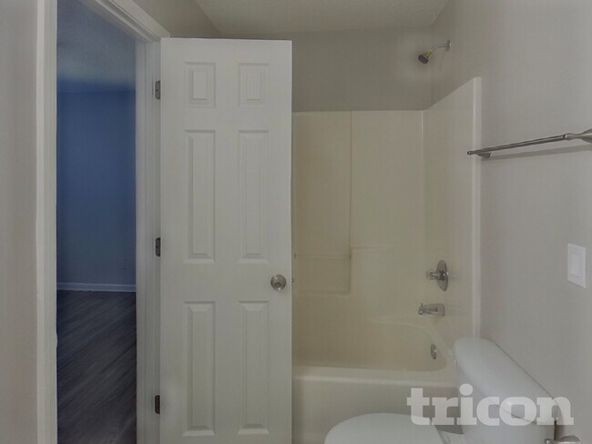 Building Photo - 2000 Taras Trace Dr