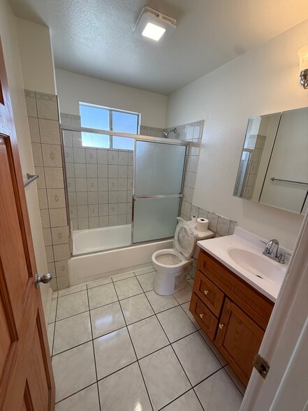 Building Photo - 4040 W 164th St