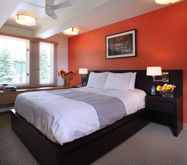 Building Photo - 124 W Hyman Ave