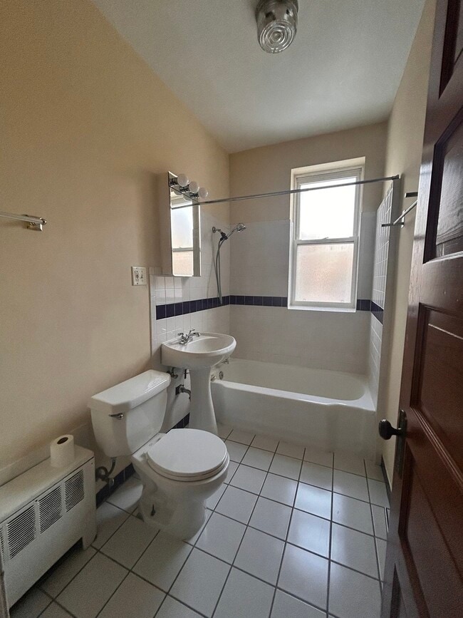 Building Photo - 4258 N Damen Ave