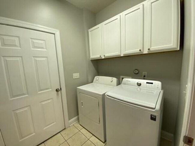 Building Photo - 3 Bedroom, 2 bath home in North Shore Comm...