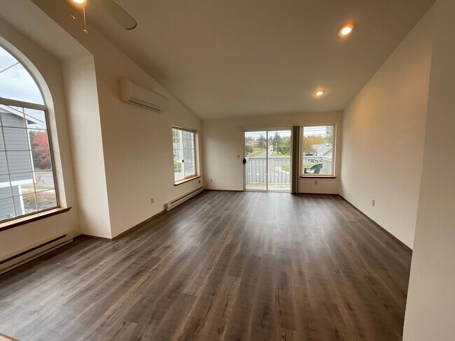 Building Photo - 1/2 MONTH OFF RENT if you move in during A...