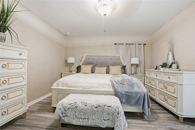 Building Photo - 4937 SW 98th Pl