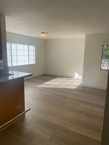 Building Photo - 308 N Kenwood St