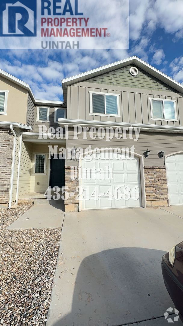 Building Photo - Cozy 3 Bedroom 2 1/2 Bath Condo