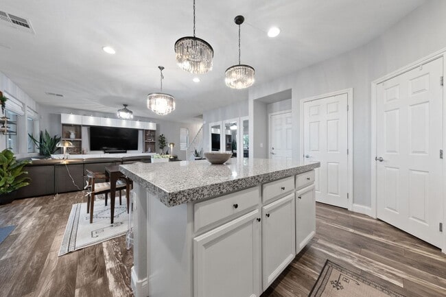 Building Photo - Luxury Dream Home with Unmatched Views and Resort-Style Amenities