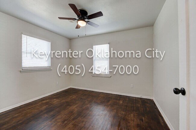 Building Photo - N Willow Ave Duplex