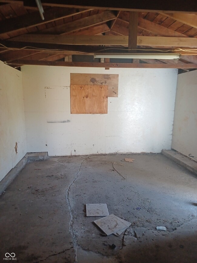 Building Photo - 33 S Post Rd