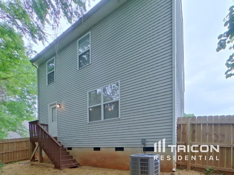 Building Photo - 1619 Brookgreen Ave