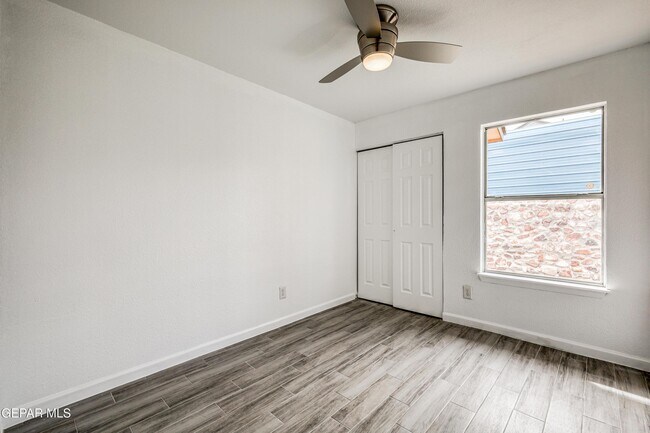 Building Photo - 5729 Saplinas Rd