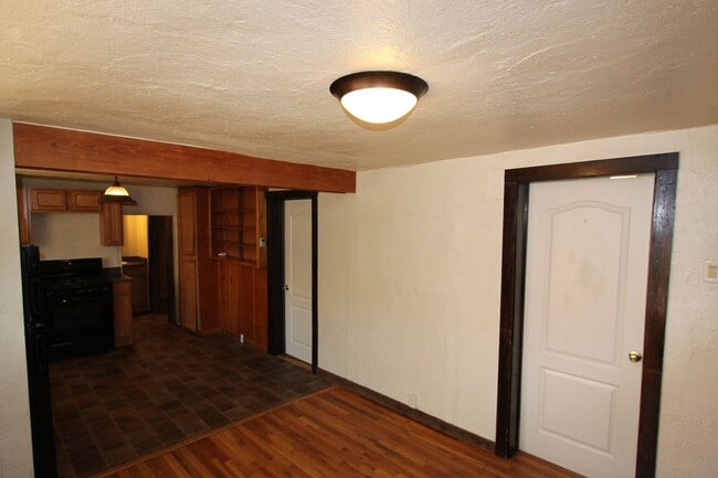 Building Photo - Charming Single-Story Home Near NAU | Fenced Yard + Fireplace