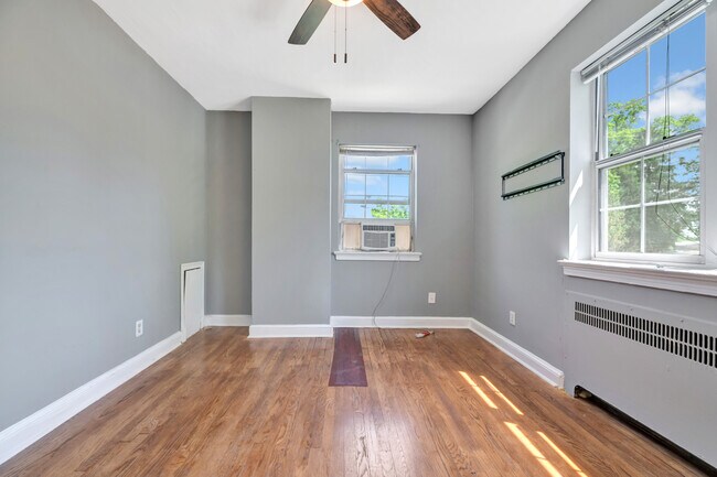 Building Photo - 1800 Shepherd St NE