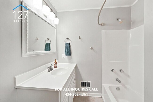 Building Photo - Spacious 4-Bedroom Single Family home with Large Backyard & Ample Storage
