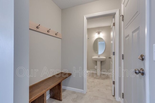 Building Photo - 591 William St