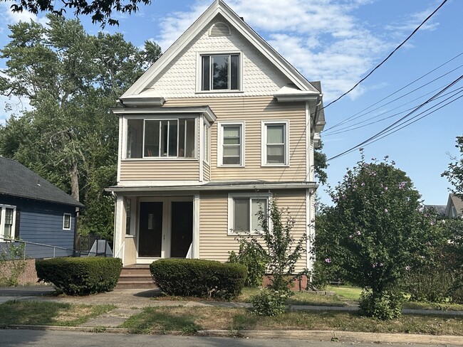 Building Photo - 9 N Elm St