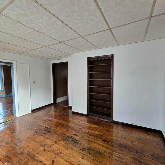 Building Photo - 13 Forest St