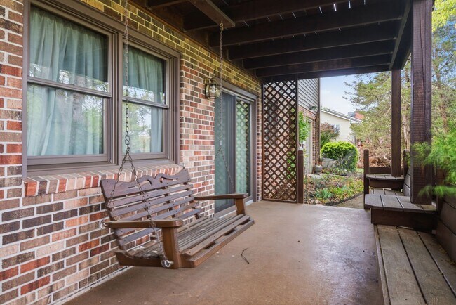 Building Photo - Spacious 5-Bedroom Home in Prestigious Blacksburg Country Club Estates