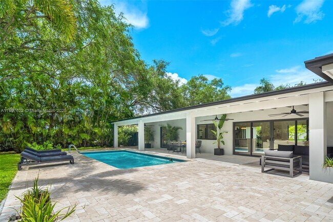 Building Photo - 15121 SW 69th Ct