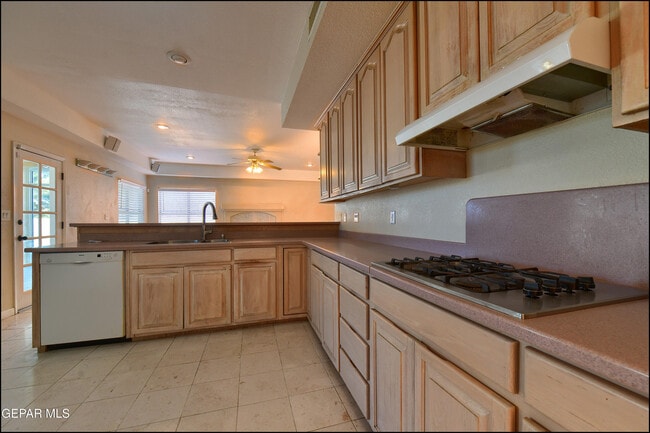 Building Photo - 6123 La Posta Dr