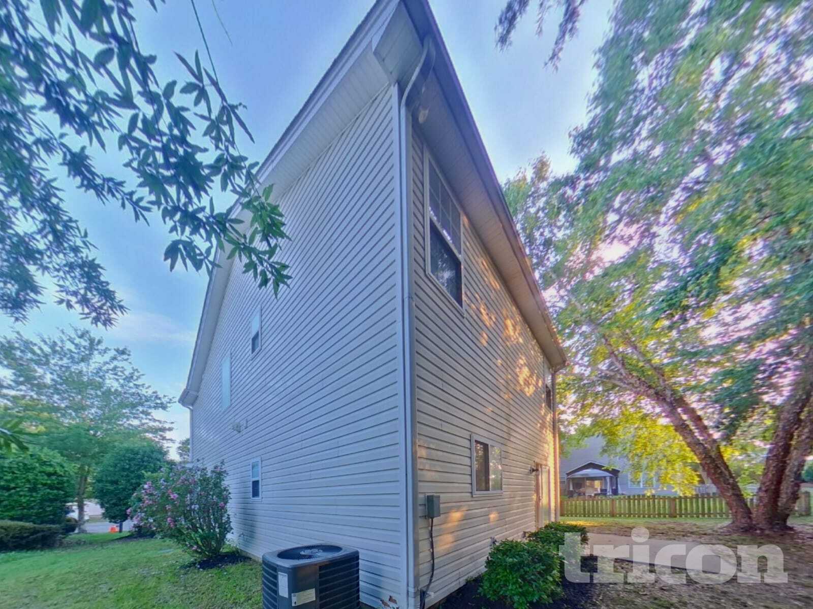 Building Photo - 13706 Traherne Ct