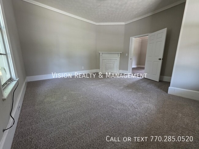 Building Photo - 1303 Elm St