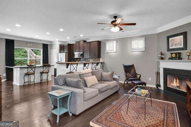 Building Photo - 307 Lakeside Ln