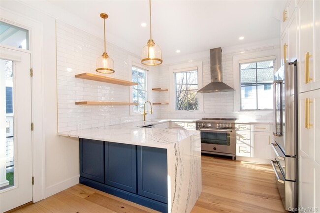 Building Photo - 126 Main St