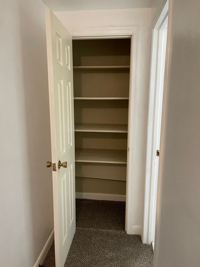 Building Photo - Coleman Place 3-bedroom, 2-bath Condo