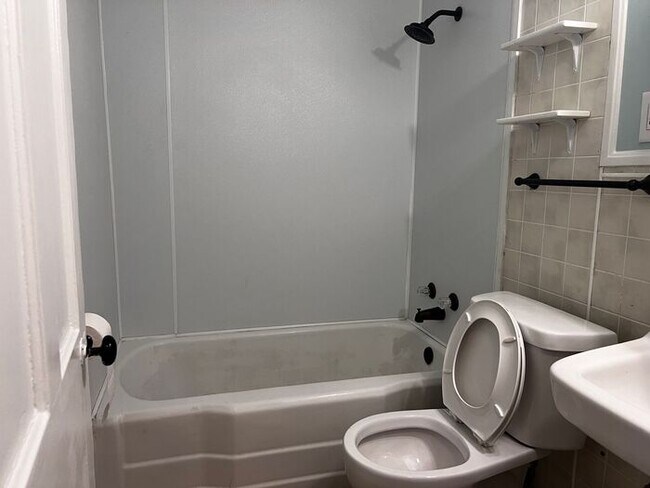 Building Photo - 2 Bedroom with All Utilities included Close to ISU