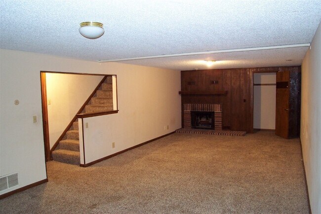 Building Photo - 437-439 N. Countryside Ct. Andover
