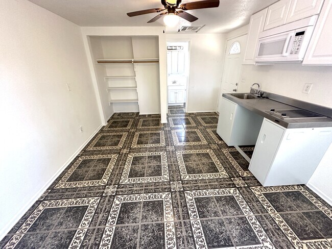 Building Photo - 27289 San Jacinto St