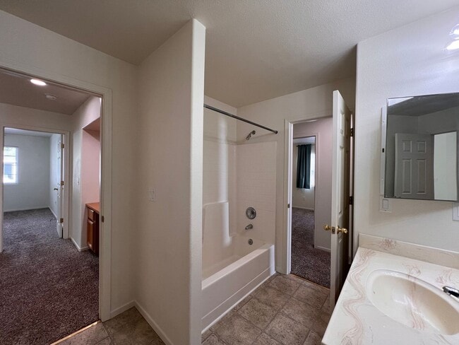 Building Photo - Centrally located 3 bedroom home in Fernley- 3 car garage