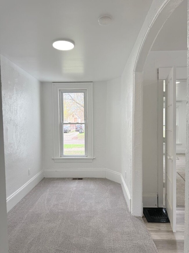 Building Photo - 1701 E Ganson St