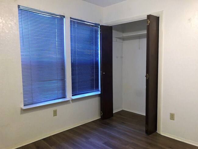 Building Photo - 6503 Hart Ln