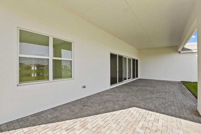 Building Photo - 14823 Wildwood Cir