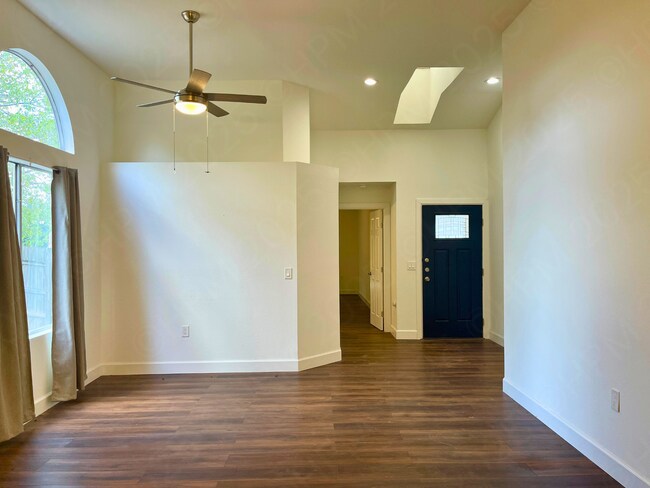 Building Photo - 7727 Broken Arrow